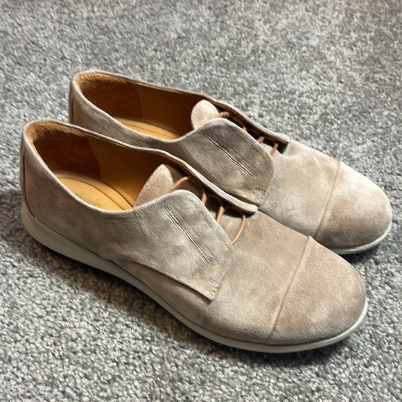 Cream Suede Loafers with Rounded Toe and Versatile Design - Picture 2 of 9
